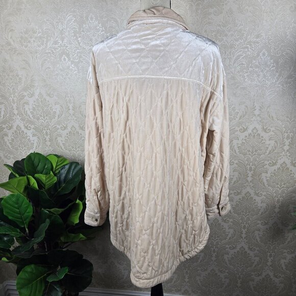See and Be Seen Size Med Cream Colored Quilted Shacket Button Front NWT - Picture 8 of 16